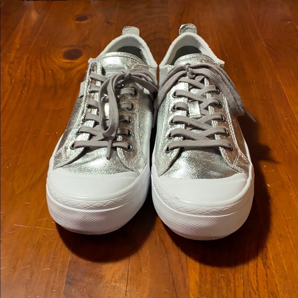 UGG Silver Canvas Women’s Sneakers - Picture 3 of 10